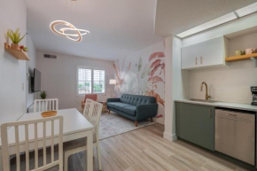 Pool view apartment unit - 5 minutes to Universal Studios